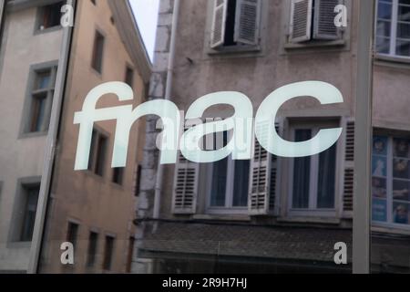 Bordeaux , Aquitaine France - 06 21 2023 : Fnac-Fassade Fenster Logo Shop-Schild und Markentext Ladenkette elektronische Kulturbibliothek französisch Stockfoto