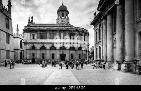 Oxford, Oxfordshire, England August 12 2018 - Clarendon Quadrangle in Oxford ist umgeben vom Clarendon Bldng, der Bodleian Library und Sheldonian Stockfoto