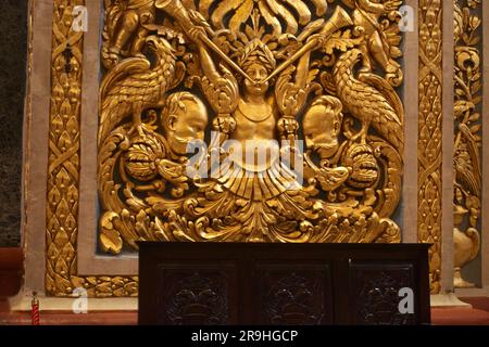 Goldene Dekoration an der Wand in St. John's Co-Cathedral in Valletta, Malta Stockfoto