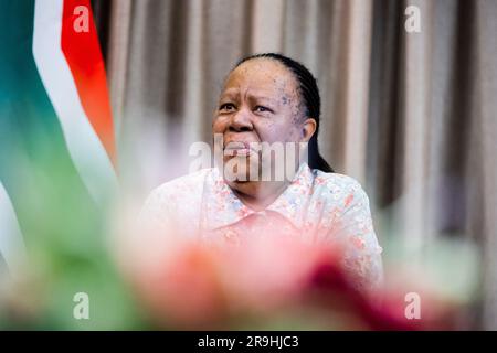 Pretoria, Südafrika. 27. Juni 2023. Naledi Pandor, Außenminister Südafrikas, nimmt an einem bilateralen Treffen mit Außenminister Baerbock im südafrikanischen Außenministerium Teil. Kredit: Christoph Soeder/dpa/Alamy Live News Stockfoto