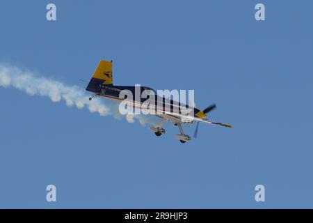 ESKISEHIR, TURKIYE - 18. SEPTEMBER 2022: Private Extra EA-330SC (SC086)-Ausstellung auf der Sivrihisar SHG Airshow Stockfoto