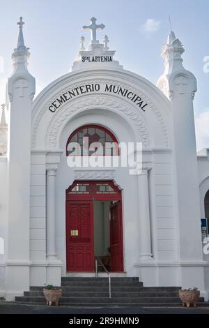 Teneriffa, Spanien - 27. Juni 2023: Haupteingang des Friedhofs Santa Lastenia in Santa Cruz de Teneriffa. Stockfoto