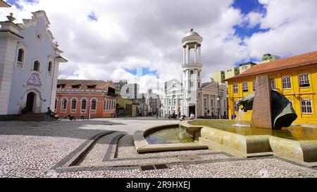 CURITIBA, BRASILIEN - 24. APRIL 2023: Historisches Zentrum von Curitiba Feira do Largo da Ordem, Curitiba, Parana, Brasilien Stockfoto