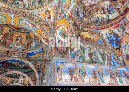 Fresken auf den Außenkorridoren, Kloster Rila (Sveti Ivan Rilski), Naturpark Kloster Rila, Provinz Kyustendil, Republik Bulgarien Stockfoto