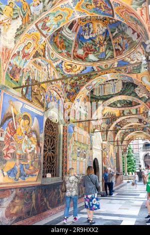 Fresken auf den Außenkorridoren, Kloster Rila (Sveti Ivan Rilski), Naturpark Kloster Rila, Provinz Kyustendil, Republik Bulgarien Stockfoto