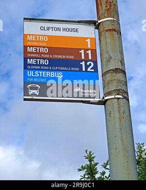 Clifton House Bushaltestelle, an der Clifton Road, öffentliche Verkehrsmittel in Stadt und Süden, Metro, Ulsterbus, Belfast, County Antrim, Nordirland, Vereinigtes Königreich, BT13 1AA Stockfoto