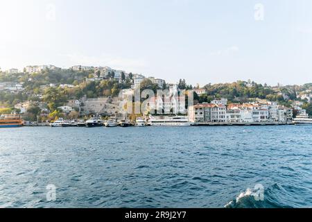 Bootsfahrt auf dem bosporus auf der Straße von şstanbul Stockfoto