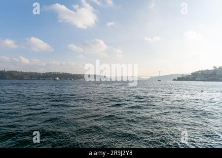 Bootsfahrt auf dem bosporus auf der Straße von şstanbul Stockfoto