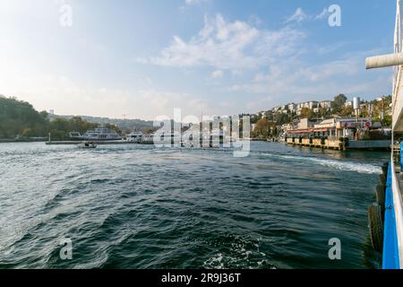 Bootsfahrt auf dem bosporus auf der Straße von şstanbul Stockfoto