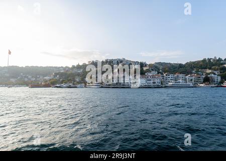 Bootsfahrt auf dem bosporus auf der Straße von şstanbul Stockfoto