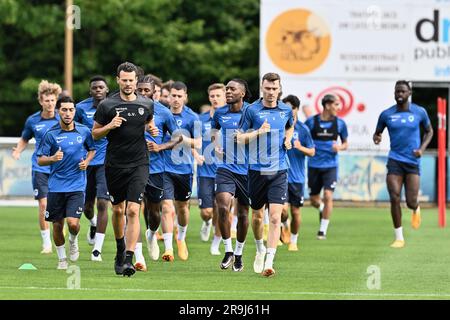 Genk, Belgien. 27. Juni 2023. Die Spieler von Genk wurden während eines Trainings der belgischen Fußballmannschaft KRC Genk in der ersten Division am Dienstag, den 27. Juni 2023 in Genk zur Vorbereitung auf die kommende Saison 2023-2024 fotografiert. BELGA FOTO JOHAN EYCKENS Kredit: Belga News Agency/Alamy Live News Stockfoto