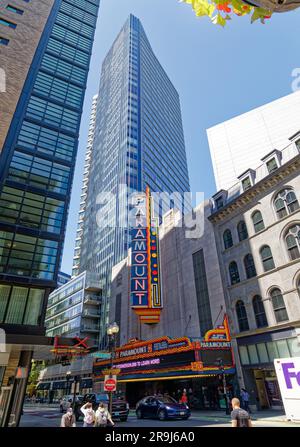 Das Paramount Theater, ein Wahrzeichen Bostons, wurde restauriert und als Studentenwohnung, Klassenzimmer und Veranstaltungsraum für das Emerson College angepasst. Stockfoto