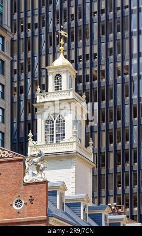 Das Old State House ist der restaurierte ehemalige Regierungssitz der Stadt Boston, des Suffolk County und des Commonwealth of Massachusetts. Stockfoto