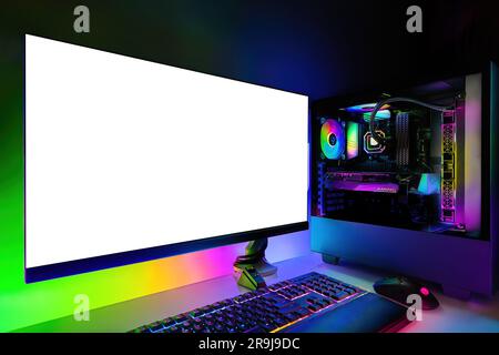 Gaming-Setup, RGB-Gaming-PC, Monitor, Computer, Maus und Tastatur. Stockfoto