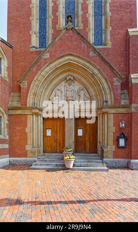 Gotisch anmutende Adventskirche an der Ecke Brimmer und Mt. Vernon Street im Beacon Hill Historic District von Boston. Stockfoto