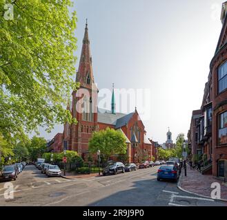 Gotisch anmutende Adventskirche an der Ecke Brimmer und Mt. Vernon Street im Beacon Hill Historic District von Boston. Stockfoto