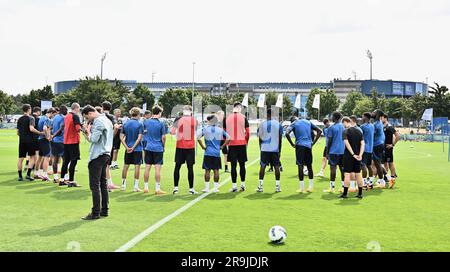 Genk, Belgien. 27. Juni 2023. Die Spieler von Genk wurden während eines Trainings der belgischen Fußballmannschaft KRC Genk in der ersten Division am Dienstag, den 27. Juni 2023 in Genk zur Vorbereitung auf die kommende Saison 2023-2024 fotografiert. BELGA FOTO JOHAN EYCKENS Kredit: Belga News Agency/Alamy Live News Stockfoto