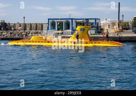 En Puerto de Mogán el submarino amarillo desciende a diario a las profundidades, Gran Canaria Stockfoto