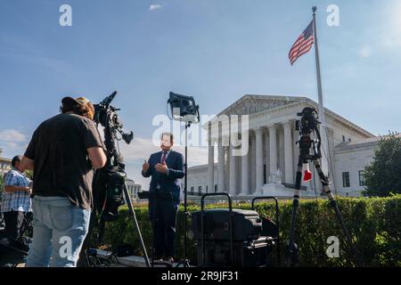 Washington, Usa. 27. Juni 2023. Der Oberste Gerichtshof wird als bereit angesehen, einige seiner größten Fälle der Amtszeit in Washington am Dienstag, den 27. Juni 2023, zu entscheiden. Das hohe Gericht hat noch 10 Stellungnahmen, die in der nächsten Woche veröffentlicht werden müssen, bevor die Richter ihre Sommerferien beginnen. Foto: Ken Cedeno/UPI Credit: UPI/Alamy Live News Stockfoto