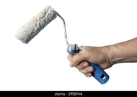 Eine Bürstenrolle in der Hand auf einem transparenten Hintergrund Stockfoto