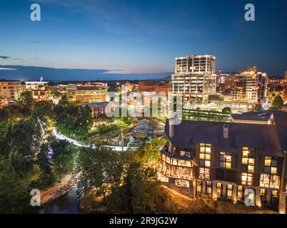 Greenville, South Carolina im Falls Park am Reedy Creek in der Abenddämmerung. Stockfoto