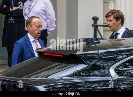 London, Großbritannien. 27. Juni 2023. Der ehemalige Gesundheitsminister, Matt Hancock, verlässt das Unternehmen, nachdem er bei der Covid-19-Untersuchung ausgesagt hat. Kredit: Joe Maida/Alamy Live News Stockfoto