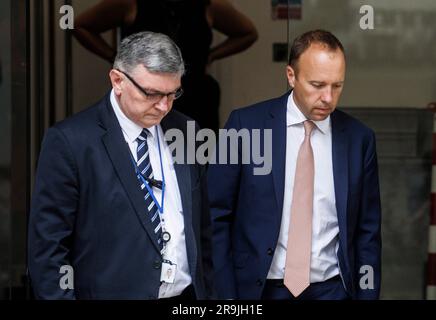 London, Großbritannien. 27. Juni 2023. Der ehemalige Gesundheitsminister, Matt Hancock, verlässt das Unternehmen, nachdem er bei der Covid-19-Untersuchung ausgesagt hat. Kredit: Joe Maida/Alamy Live News Stockfoto