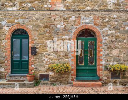 Kleine Straßen auf der Insel Maggiore im Trasimeno-See, Umbrien, Italien Stockfoto