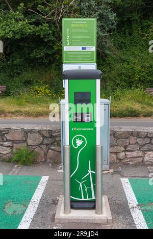 Scottish Power Ladestation für Elektrofahrzeuge auf dem Creek Parkplatz in Salcombe, devon Stockfoto