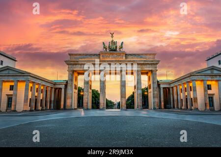 Brandenburger Tor bei Sonnenuntergang in Berlin Stockfoto