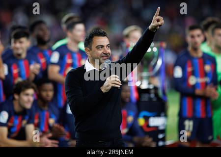BARCELONA – MAI 20: Xavi Hernandez feiert den Sieg nach dem LaLiga-Spiel zwischen dem FC Barcelona und Real Sociedad im Spotify Camp Nou Stadiu Stockfoto