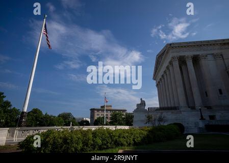 Washington, Usa. 27. Juni 2023. Der Oberste Gerichtshof wird als bereit angesehen, einige seiner größten Fälle der Amtszeit in Washington am Dienstag, den 27. Juni 2023, zu entscheiden. Das hohe Gericht hat noch 10 Stellungnahmen, die in der nächsten Woche veröffentlicht werden müssen, bevor die Richter ihre Sommerferien beginnen. Foto: Ken Cedeno/UPI Credit: UPI/Alamy Live News Stockfoto