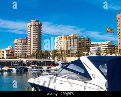 Yachthafen und Hafen von Fuengrola in Spanien Stockfoto