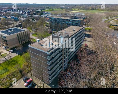 Luftdrohnenfoto von Wohngebäuden in einem Wohngebiet in Wassenaar, Niederlande Stockfoto