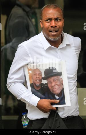 London, Großbritannien. 27. Juni 2023. Trauernde Familien vor den Covid-19-Anhörungen. Kredit: Imageplotter/Alamy Live News Stockfoto