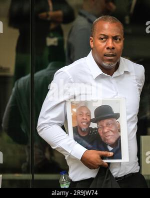 London, Großbritannien. 27. Juni 2023. Trauernde Familien vor den Covid-19-Anhörungen. Kredit: Imageplotter/Alamy Live News Stockfoto