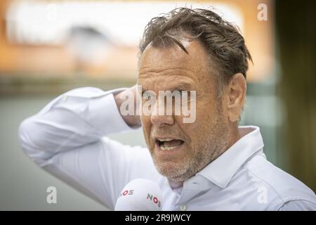 ZEIST - Generaldirektor Robert Eenhoorn von AZ reagiert nach einer Hauptversammlung des Profifußballs auf dem KNVB Campus. ANP VINCENT JANNINK Stockfoto