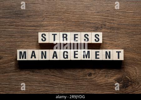 Stressmanagement – Wortschatz auf Bausteinen, Text, Buchstaben Stockfoto