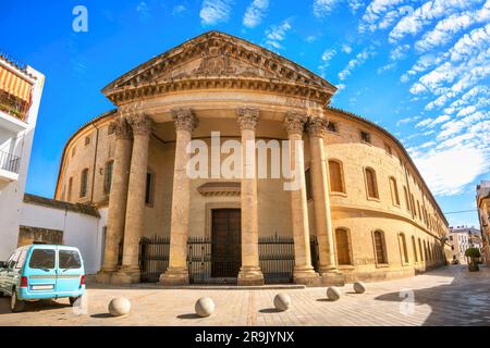 Haupteingang der Kirche Santa Victoria (Colegio de Santa Victoria) im historischen Zentrum von Cordoba. Andalusien, Spanien Stockfoto