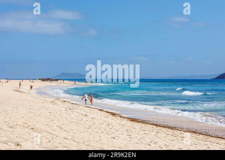 Kitesurfen und Windsurfen Schulhütte am Flag Beach Corralejo Fuerteventura Kanarische Inseln Spanien Stockfoto