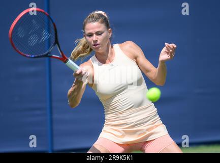 Camila Giorgi (ITA) spielt am zweiten Tag des Rothesay International im Devonshire Park. Eastbourne, Großbritannien, 27. Juni. Stockfoto