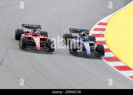 Montmelo, Spanien. 4. Juni 2023. Charles Leclerc von Monaco und Scuderia Ferrari und Logan SarSergeant von United States und Williams Racing fahren auf der Rennstrecke Stockfoto