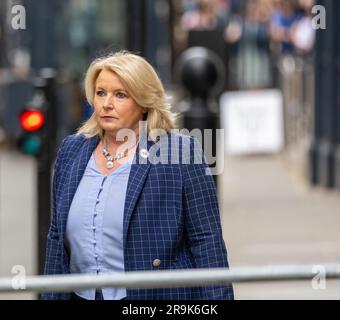 London, Großbritannien. 27. Juni 2023. Personalplan des NHS auf der Downing Street 10, London, UK Credit: Ian Davidson/Alamy Live News Stockfoto