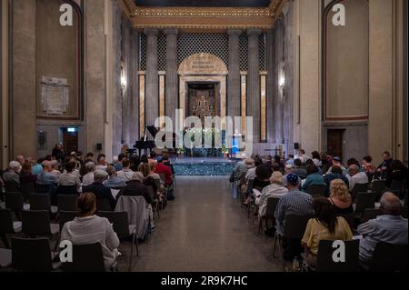 Kabbalat Schabbat Gottesdienst Ort: Kulturforum Görlitzer Synagoge Otto-Müller-Straße 3, 02826 Görlitz Uhrzeit: 17-18:30 Uhr Schabbat ist ein wöchentl Stockfoto