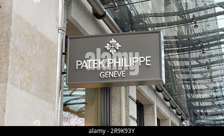 Genf, Schweiz - 12. Januar 2023. Patek Philippe Schmuckboutique in Genf. Patek Philippe SA ist ein Schweizer Luxusuhren- und Uhrenhersteller. Stockfoto