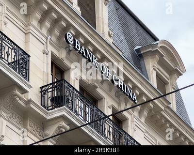 Genf, Schweiz - 14. Januar 2023: Logo der Bank of China in Genf. Die Bank of China ist eine der vier größten staatseigenen Geschäftsbanken in China. Stockfoto