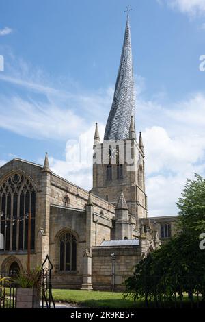 Chesterfield Parish Church mit schiefem Turm - Church of St Mary and All Saints - Chesterfield, Derbyshire, England, Großbritannien Stockfoto