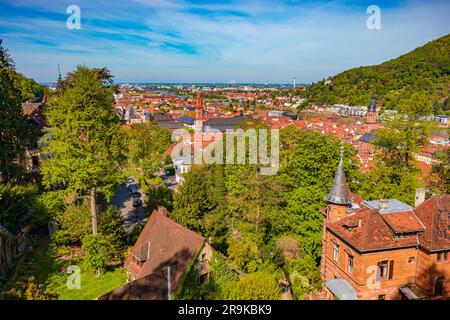 HEIDELBERG, BADEN-WÜRTTEMBERG, DEUTSCHLAND - CIRCA MAI 2023: Das Stadtbild der Stadt Heidelberg. Stockfoto