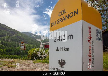 Gipfelschild Col du Granon und Fahrrad König der Berge, Hautes-Alpes, Frankreich Stockfoto