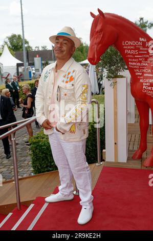 Aachen, Deutschland. 27. Juni 2023. Sänger Lou Bega kommt im Rahmen der CHIO-Pferdeshow zu MediaNight. Kredit: Henning Kaiser/dpa/Alamy Live News Stockfoto